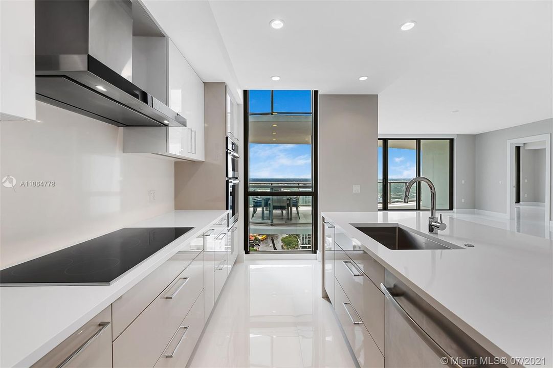 Recently Sold: $1,729,000 (2 beds, 3 baths, 1867 Square Feet)