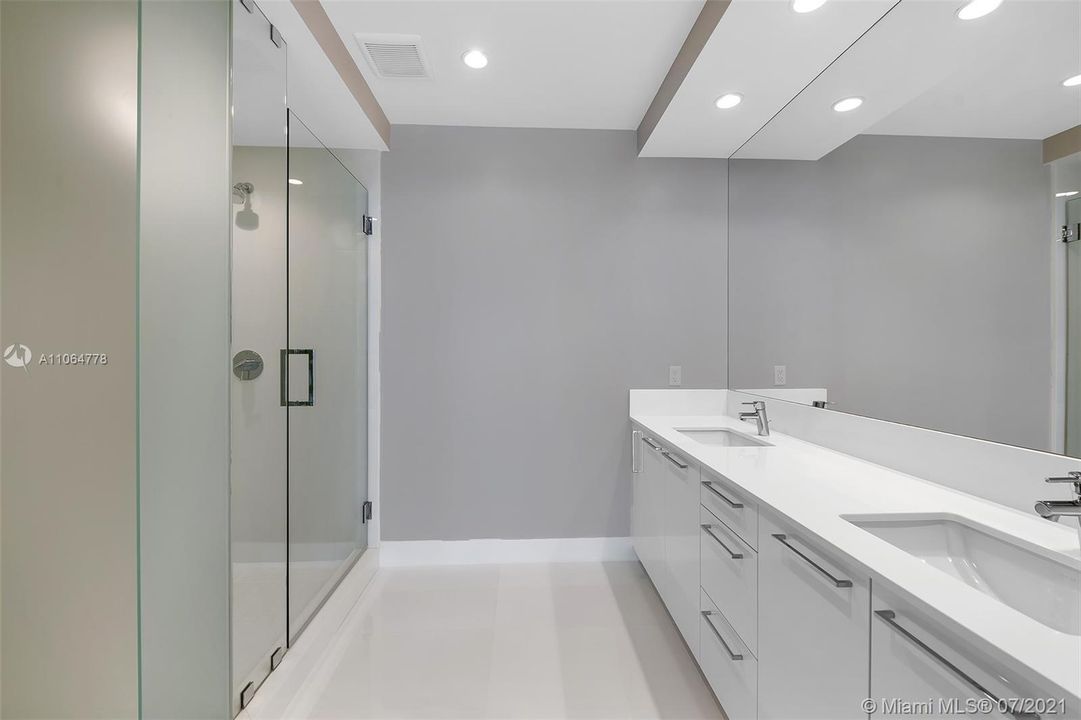Master bathroom, Dual sinks, large walk-in shower