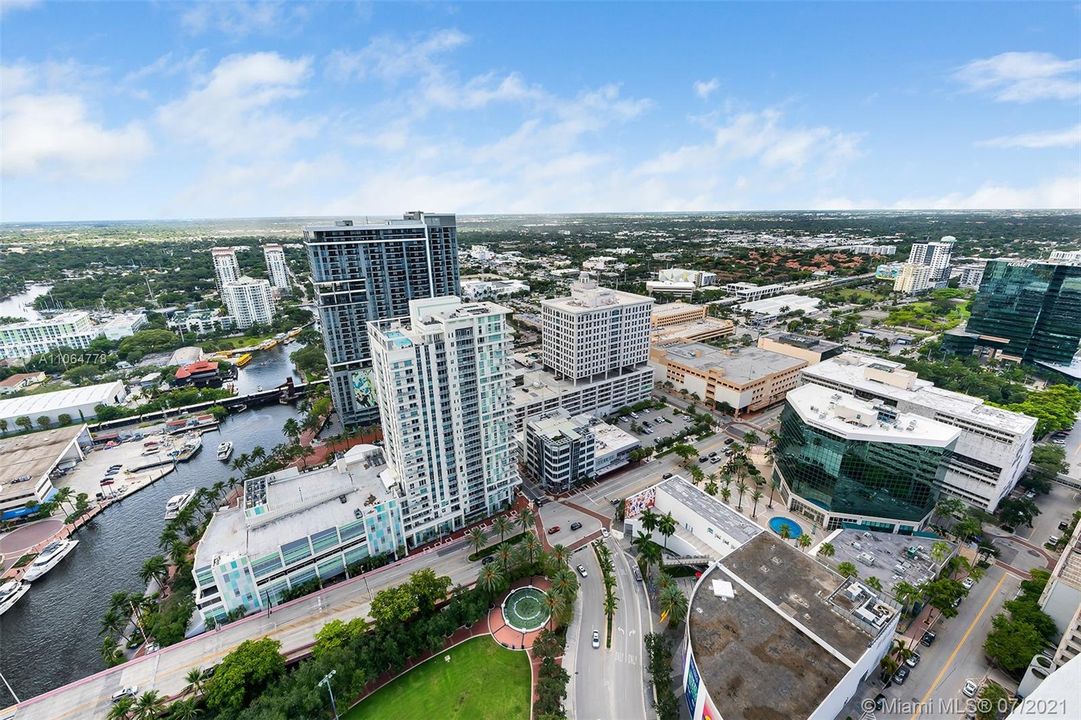 Views to EVERYWHERE - Entertainment and Fine Dining is just a ride down the elevator and a walk down Las Olas Blvd. Art Studios, Shops, Boutiques, Library, Banks, Grocery Store, everything is right where you want it.  This is the only Resale D model, the most desired floor plan in the building