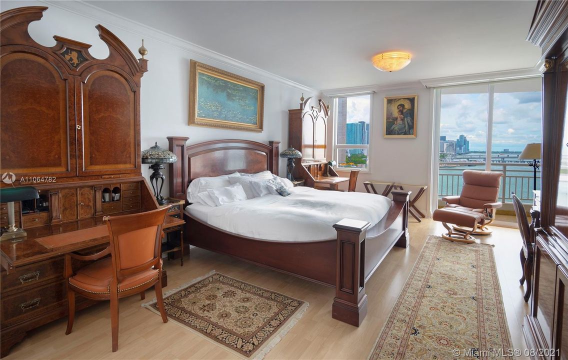 Недавно продано: $1,400,000 (2 спален, 2 ванн, 1919 Квадратных фут)