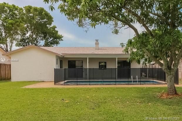 Recently Rented: $2,975 (3 beds, 2 baths, 1422 Square Feet)