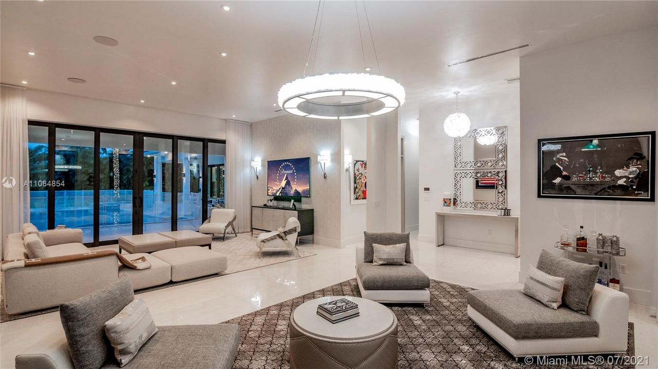 Recently Sold: $2,250,000 (5 beds, 3 baths, 3691 Square Feet)