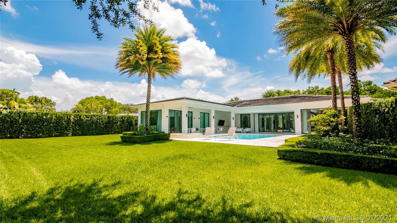 Recently Sold: $2,250,000 (5 beds, 3 baths, 3691 Square Feet)