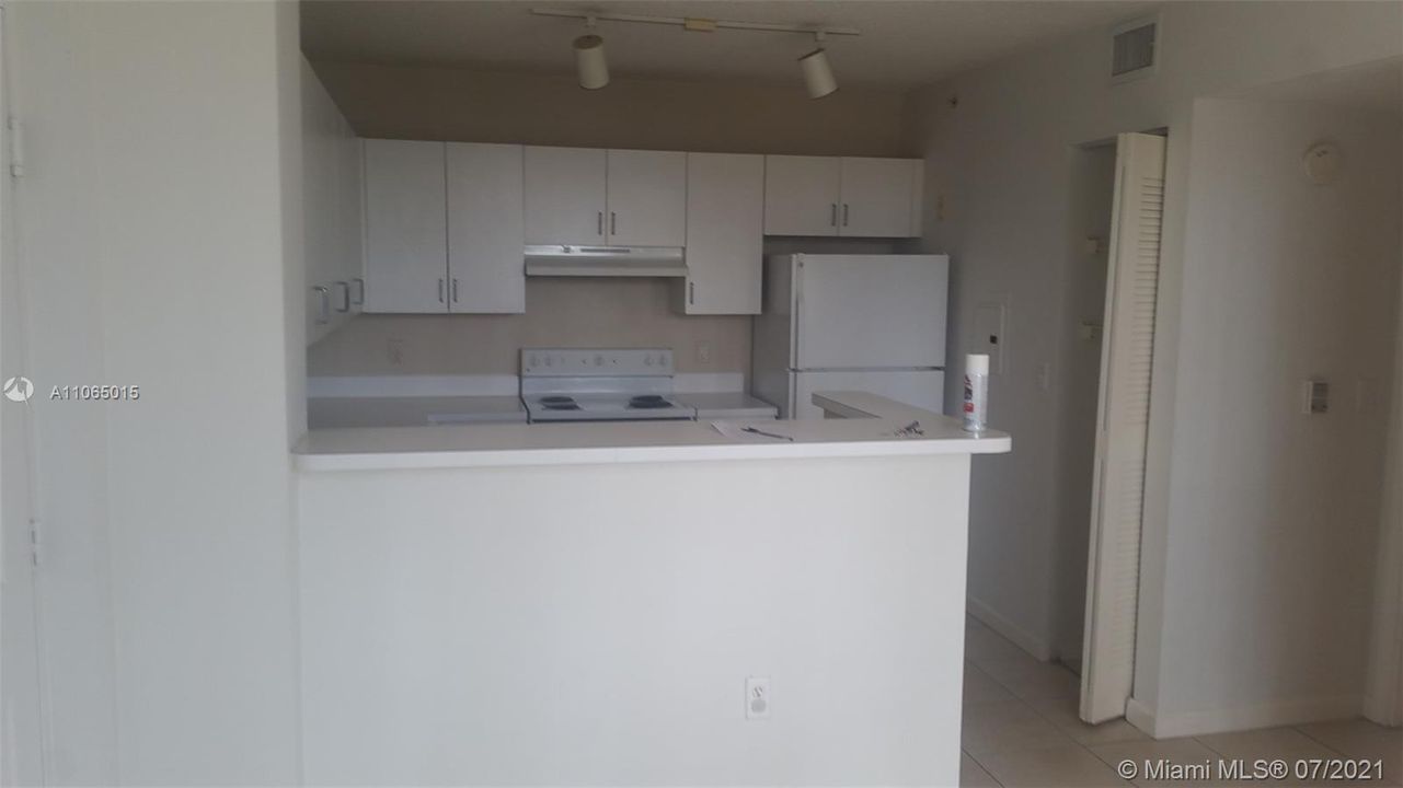 Recently Rented: $1,550 (1 beds, 1 baths, 700 Square Feet)