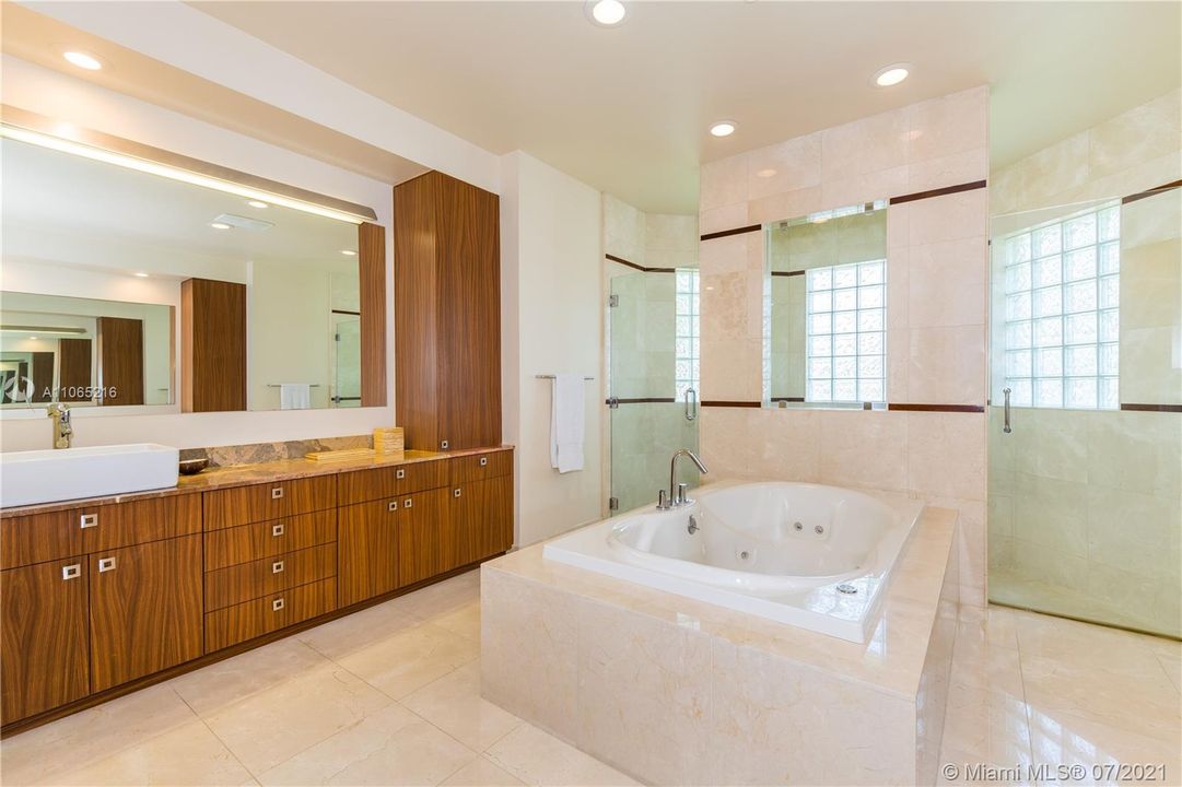 Недавно продано: $1,649,000 (5 спален, 4 ванн, 4186 Квадратных фут)