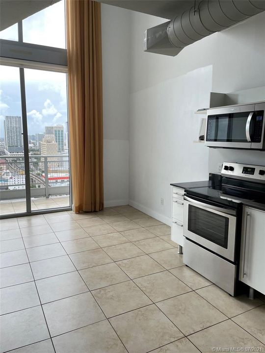 Recently Rented: $2,450 (1 beds, 1 baths, 868 Square Feet)