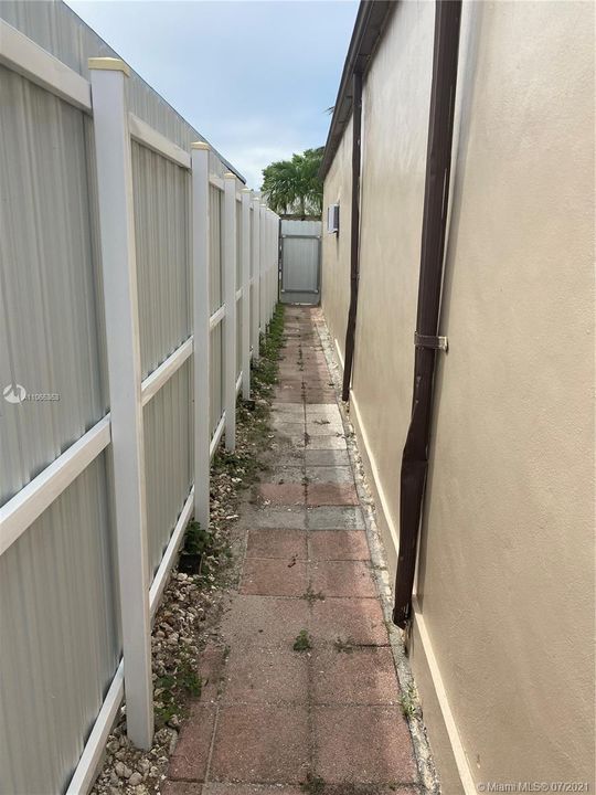 Recently Rented: $950 (1 beds, 1 baths, 1756 Square Feet)