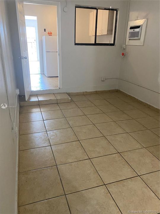 Recently Rented: $950 (1 beds, 1 baths, 1756 Square Feet)
