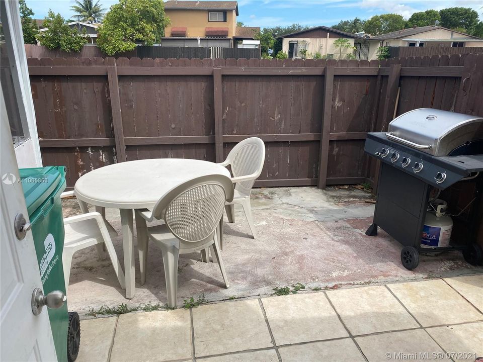 Recently Rented: $950 (1 beds, 1 baths, 1756 Square Feet)