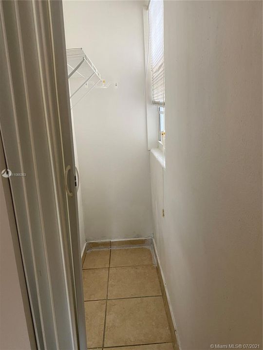 Recently Rented: $950 (1 beds, 1 baths, 1756 Square Feet)