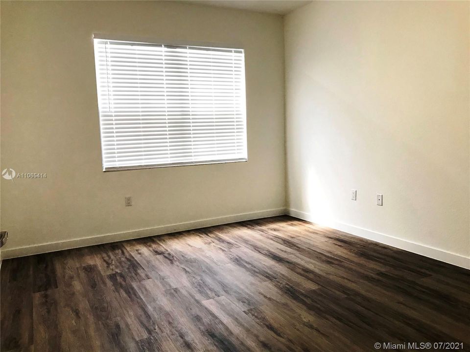 Recently Rented: $2,200 (3 beds, 2 baths, 1428 Square Feet)