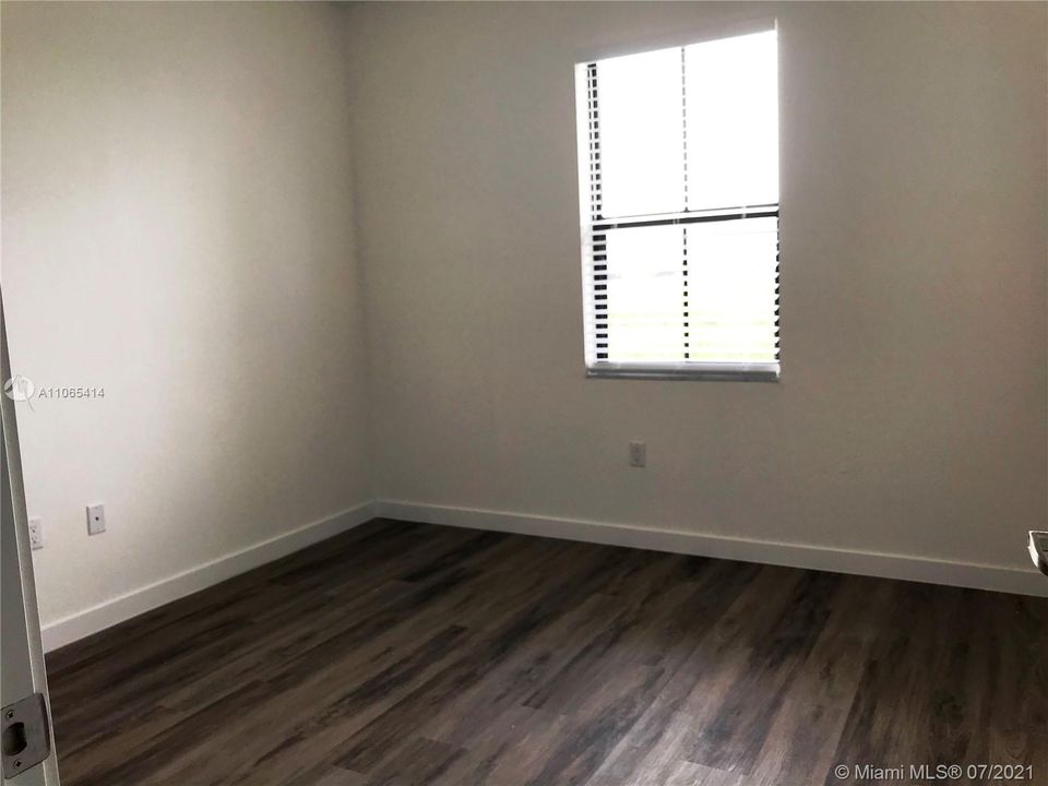 Recently Rented: $2,200 (3 beds, 2 baths, 1428 Square Feet)