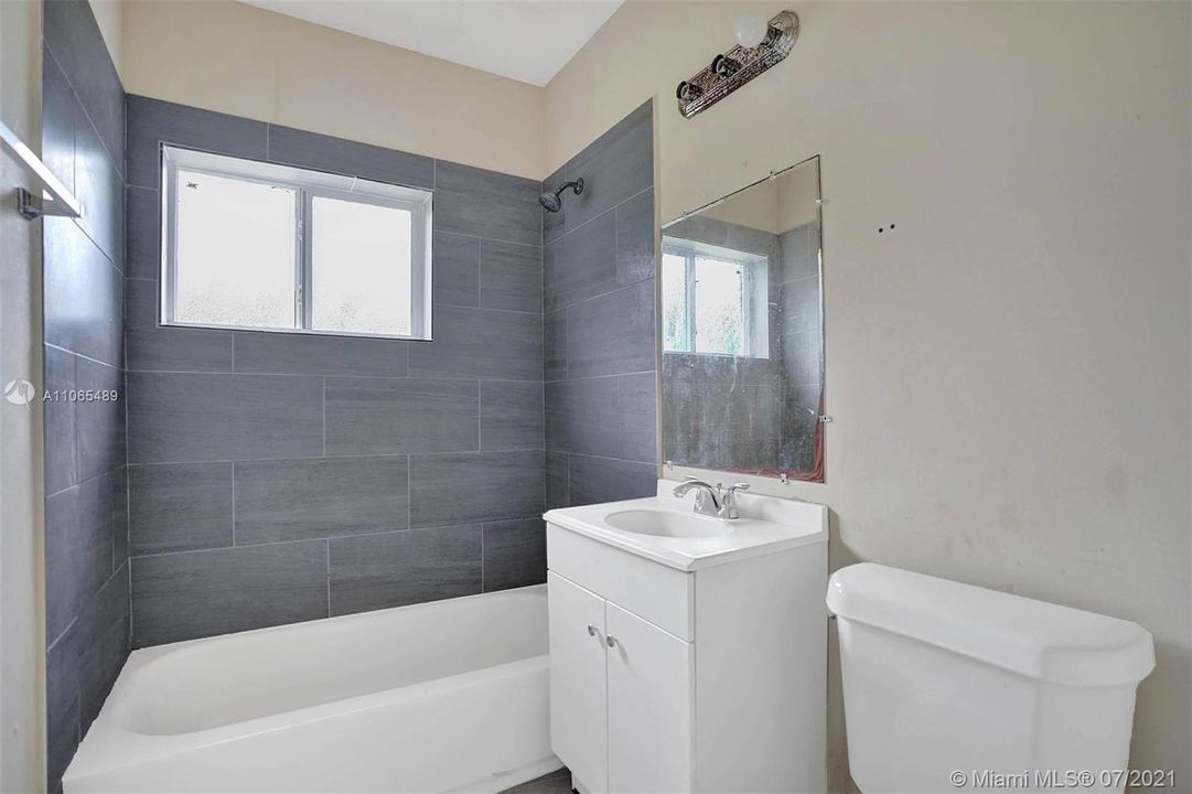 最近售出: $399,900 (0 贝兹, 0 浴室, 1950 平方英尺)