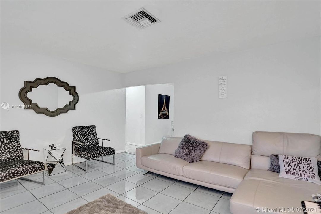 最近售出: $399,900 (0 贝兹, 0 浴室, 1950 平方英尺)