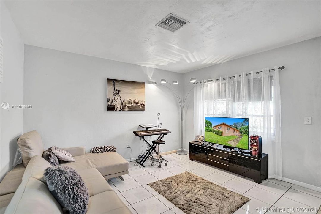 最近售出: $399,900 (0 贝兹, 0 浴室, 1950 平方英尺)