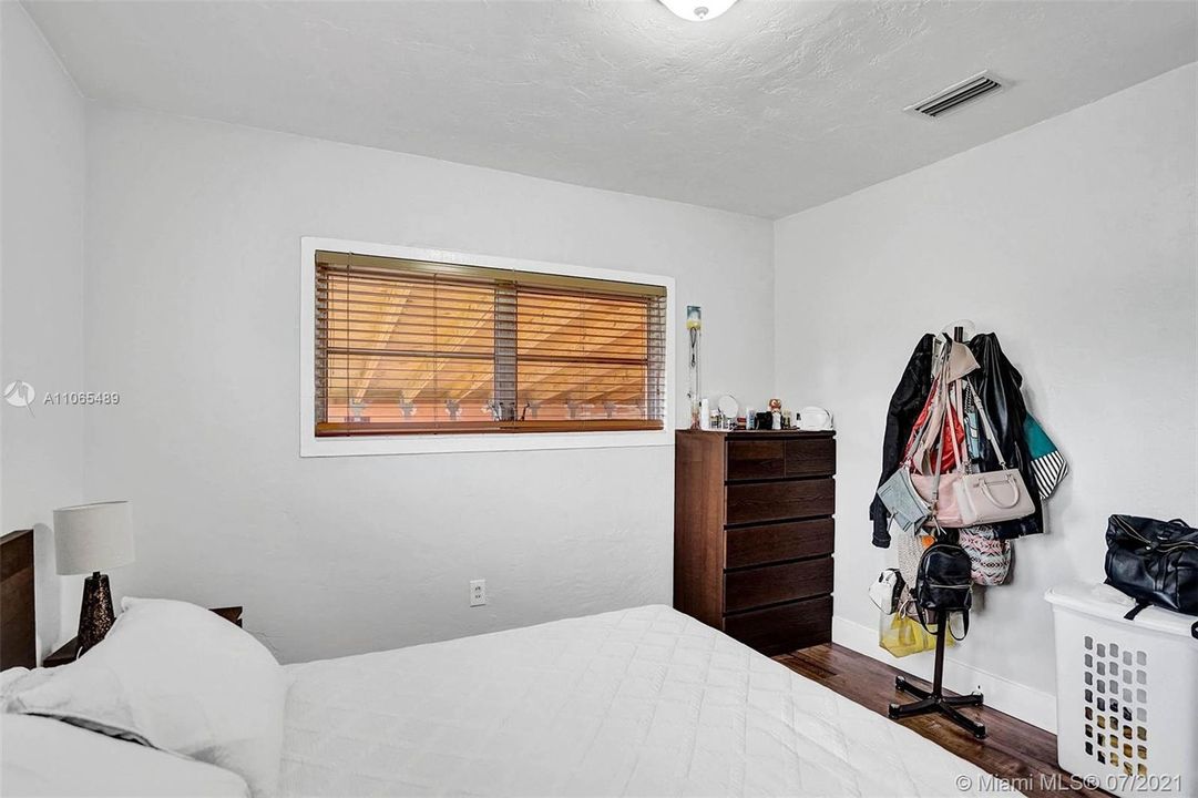 最近售出: $399,900 (0 贝兹, 0 浴室, 1950 平方英尺)