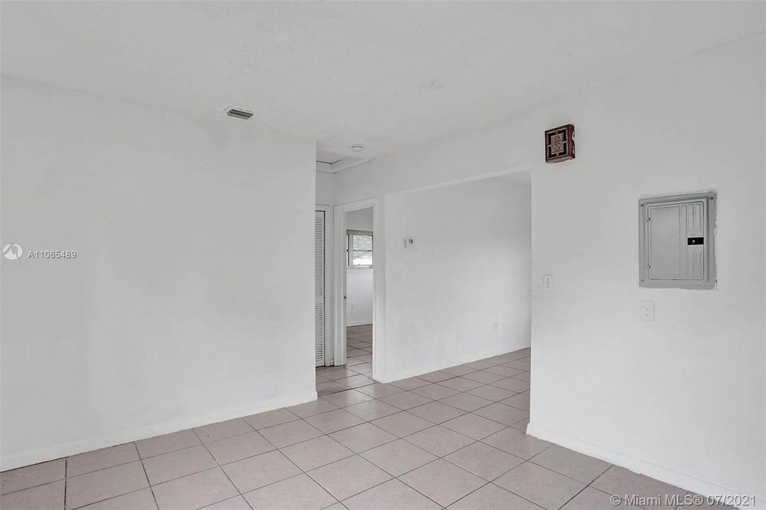 最近售出: $399,900 (0 贝兹, 0 浴室, 1950 平方英尺)