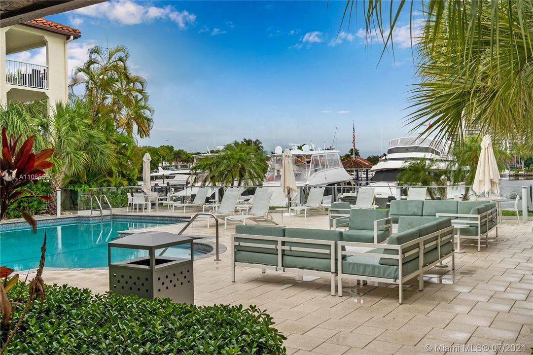 Recently Sold: $1,025,000 (4 beds, 3 baths, 2842 Square Feet)