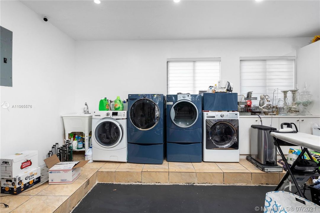 Laundry/Garage