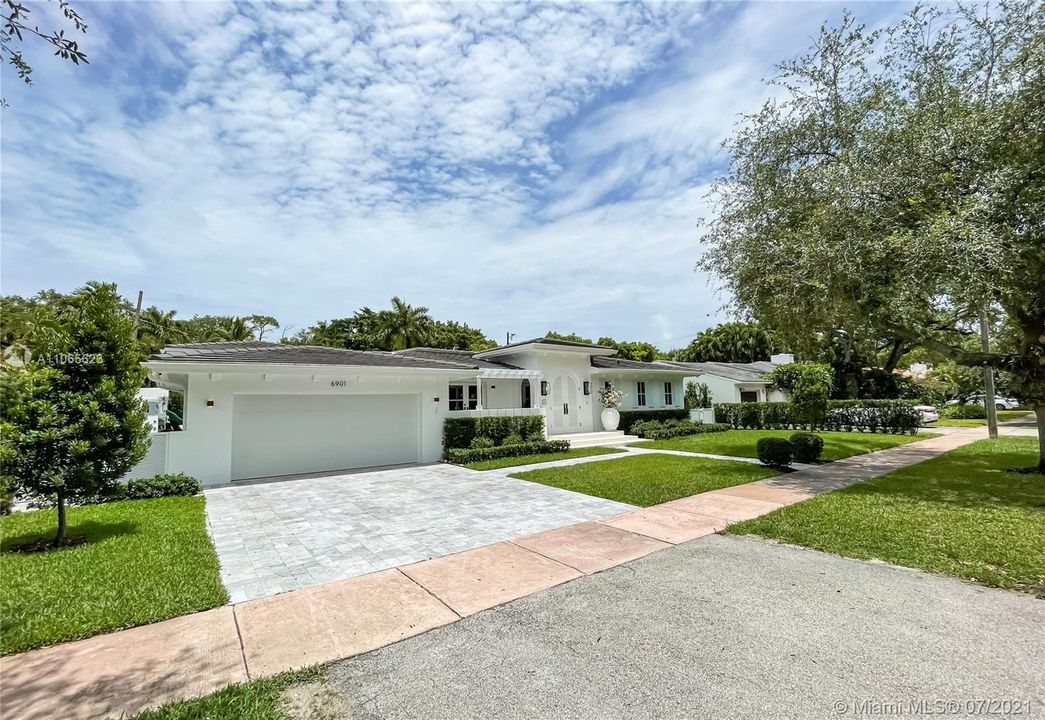 Recently Sold: $2,150,000 (4 beds, 3 baths, 2179 Square Feet)