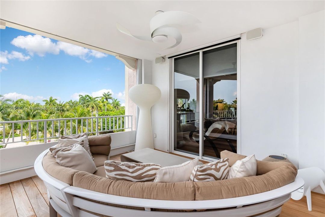 Recently Sold: $2,500,000 (3 beds, 3 baths, 2470 Square Feet)