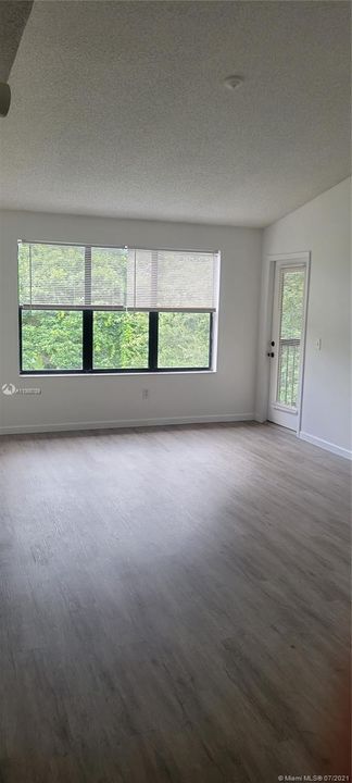 Recently Rented: $1,290 (1 beds, 1 baths, 620 Square Feet)