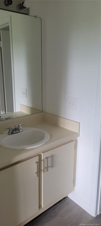 Recently Rented: $1,290 (1 beds, 1 baths, 620 Square Feet)