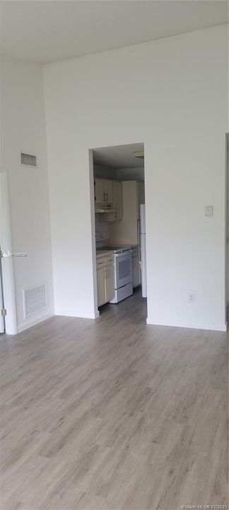 Recently Rented: $1,290 (1 beds, 1 baths, 620 Square Feet)