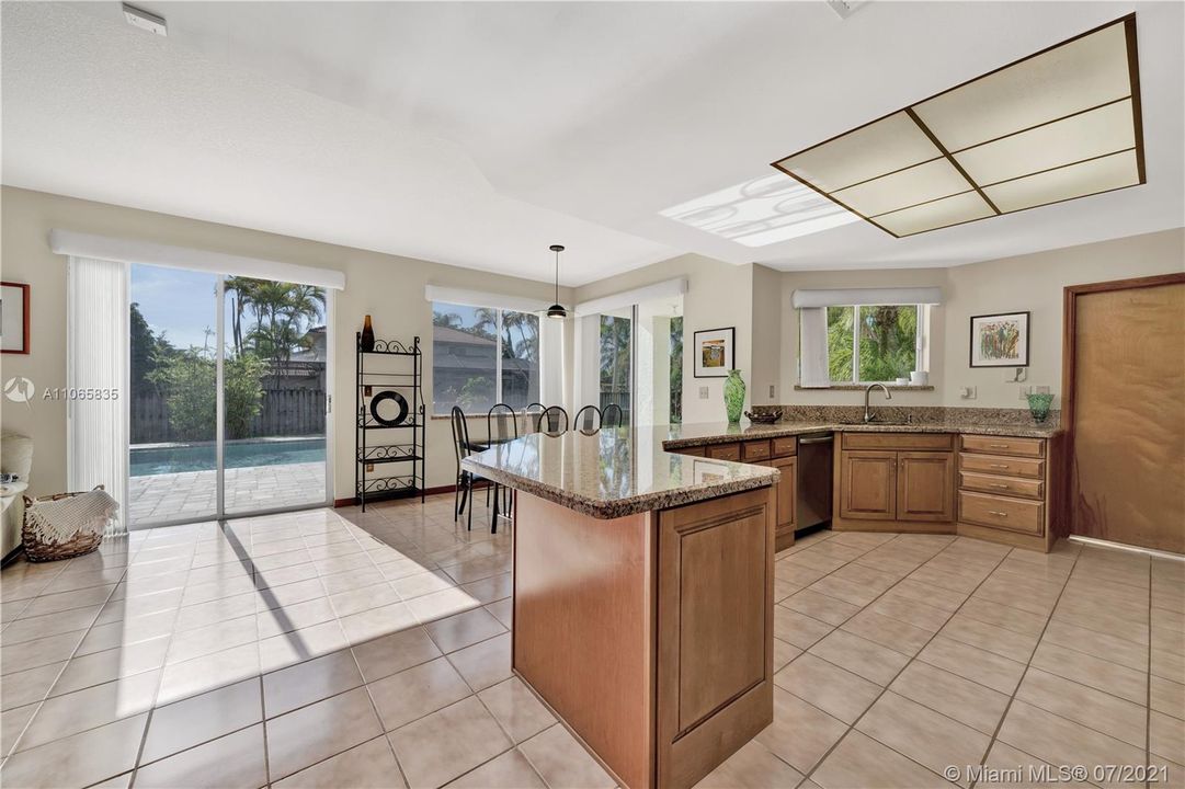 Recently Sold: $860,000 (5 beds, 3 baths, 2447 Square Feet)