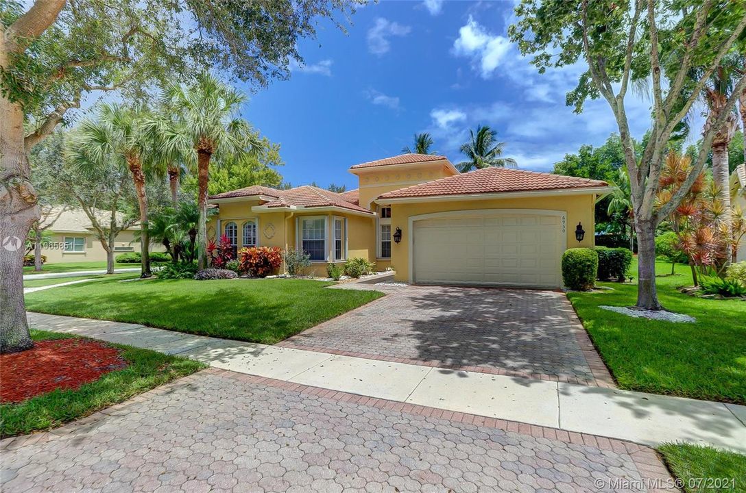 Recently Sold: $700,000 (4 beds, 2 baths, 2691 Square Feet)