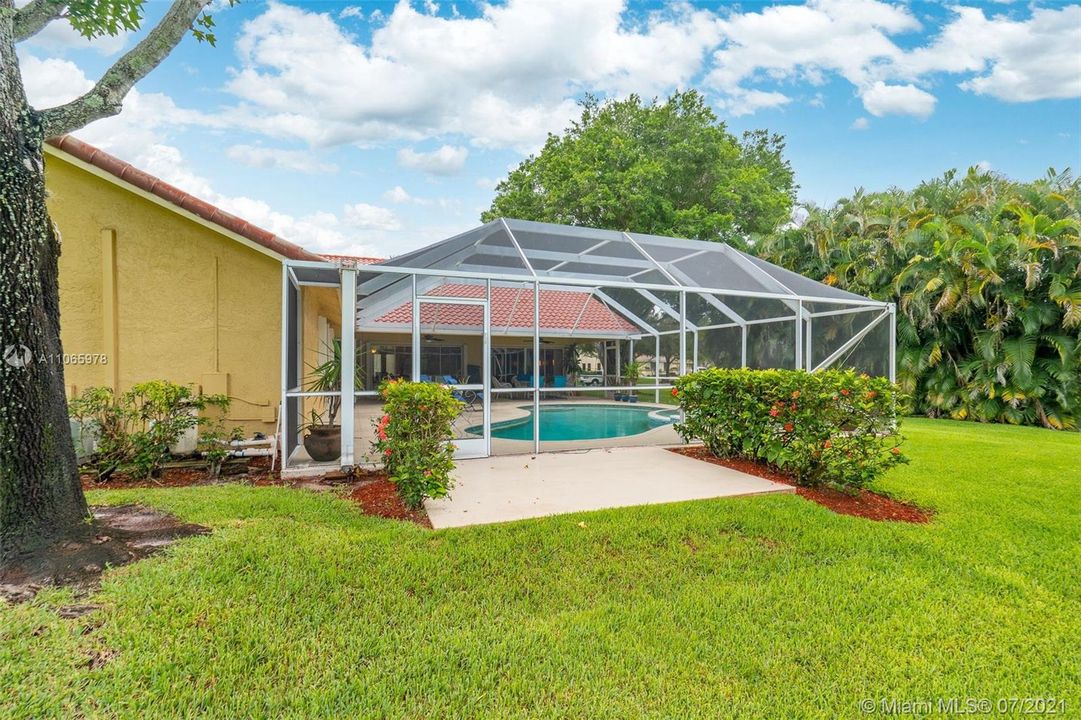 Large screened patio with free form pool and spa (NOT heated)