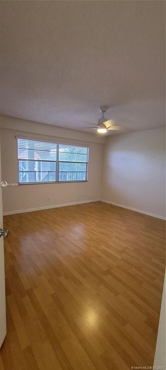 Recently Rented: $1,400 (1 beds, 1 baths, 1045 Square Feet)