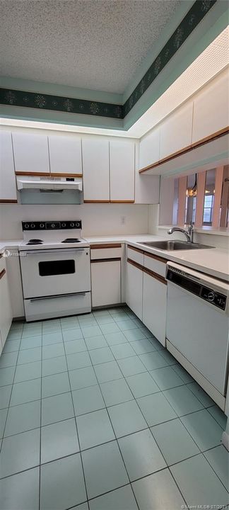 Recently Rented: $1,400 (1 beds, 1 baths, 1045 Square Feet)