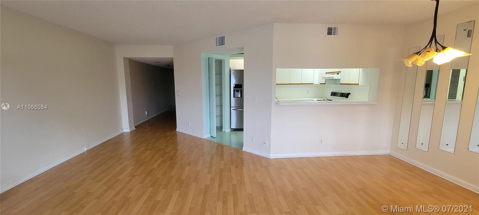 Recently Rented: $1,400 (1 beds, 1 baths, 1045 Square Feet)