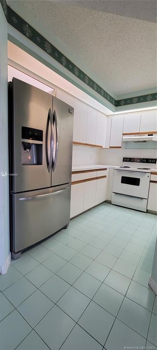 Recently Rented: $1,400 (1 beds, 1 baths, 1045 Square Feet)