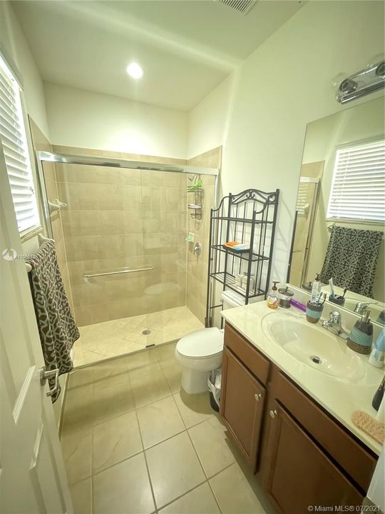 最近租的: $3,600 (4 贝兹, 3 浴室, 2267 平方英尺)