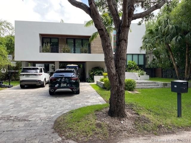 Recently Sold: $4,150,000 (6 beds, 7 baths, 3865 Square Feet)
