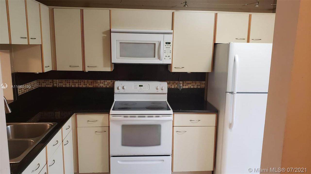 Recently Rented: $1,450 (2 beds, 2 baths, 1200 Square Feet)