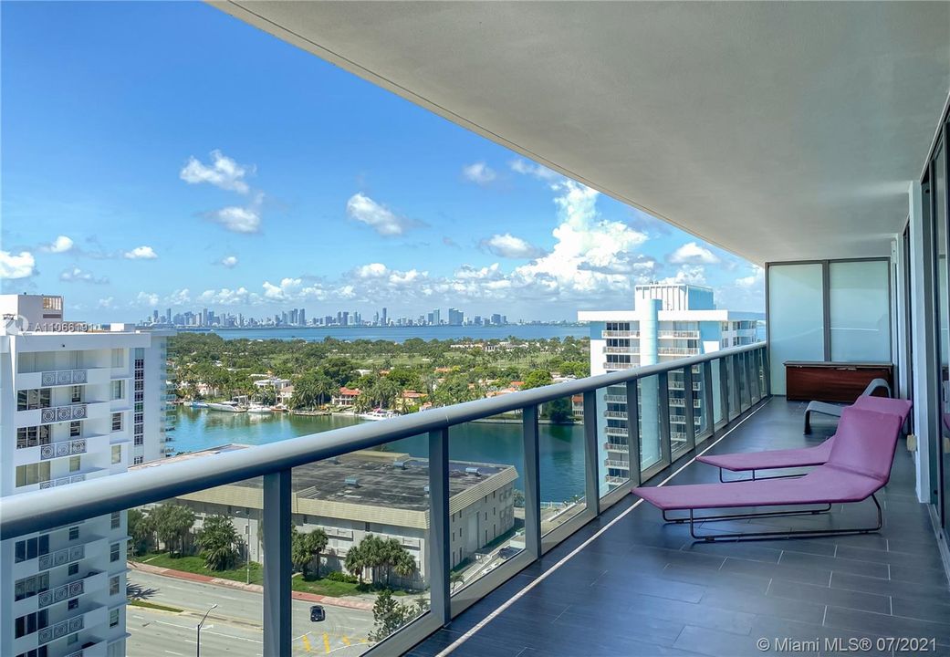 Recently Sold: $2,600,000 (3 beds, 3 baths, 1725 Square Feet)