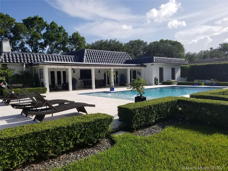 Recently Sold: $1,095,000 (3 beds, 3 baths, 2915 Square Feet)