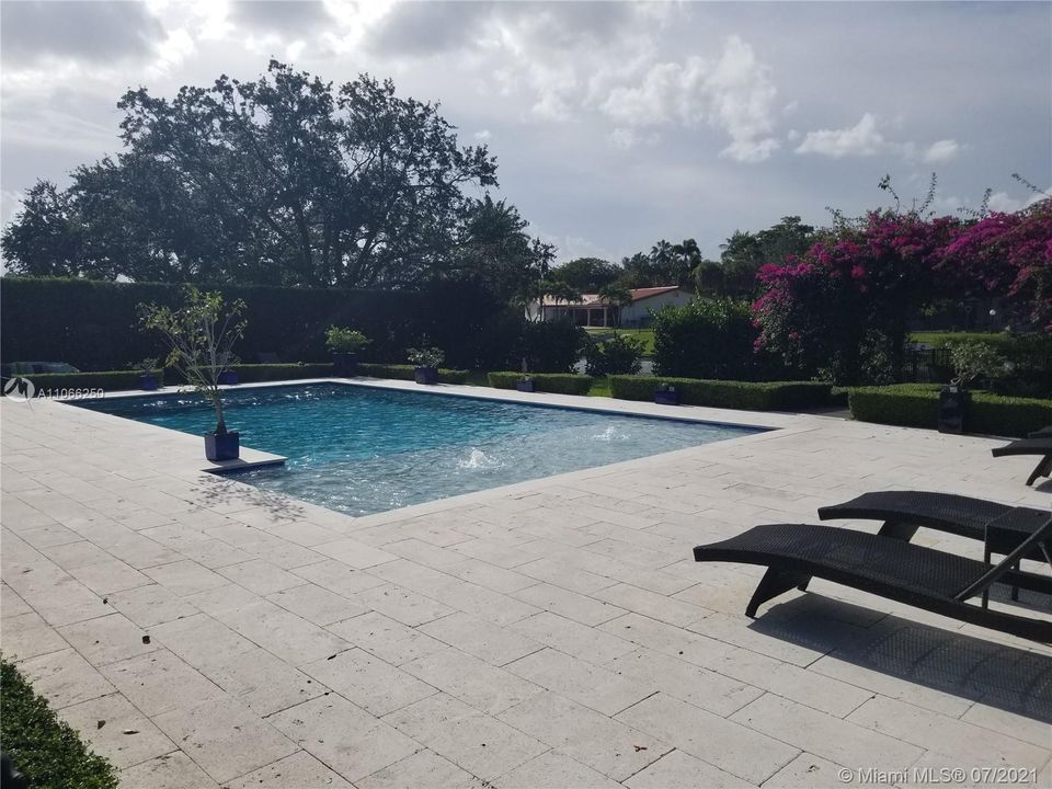 Recently Sold: $1,095,000 (3 beds, 3 baths, 2915 Square Feet)