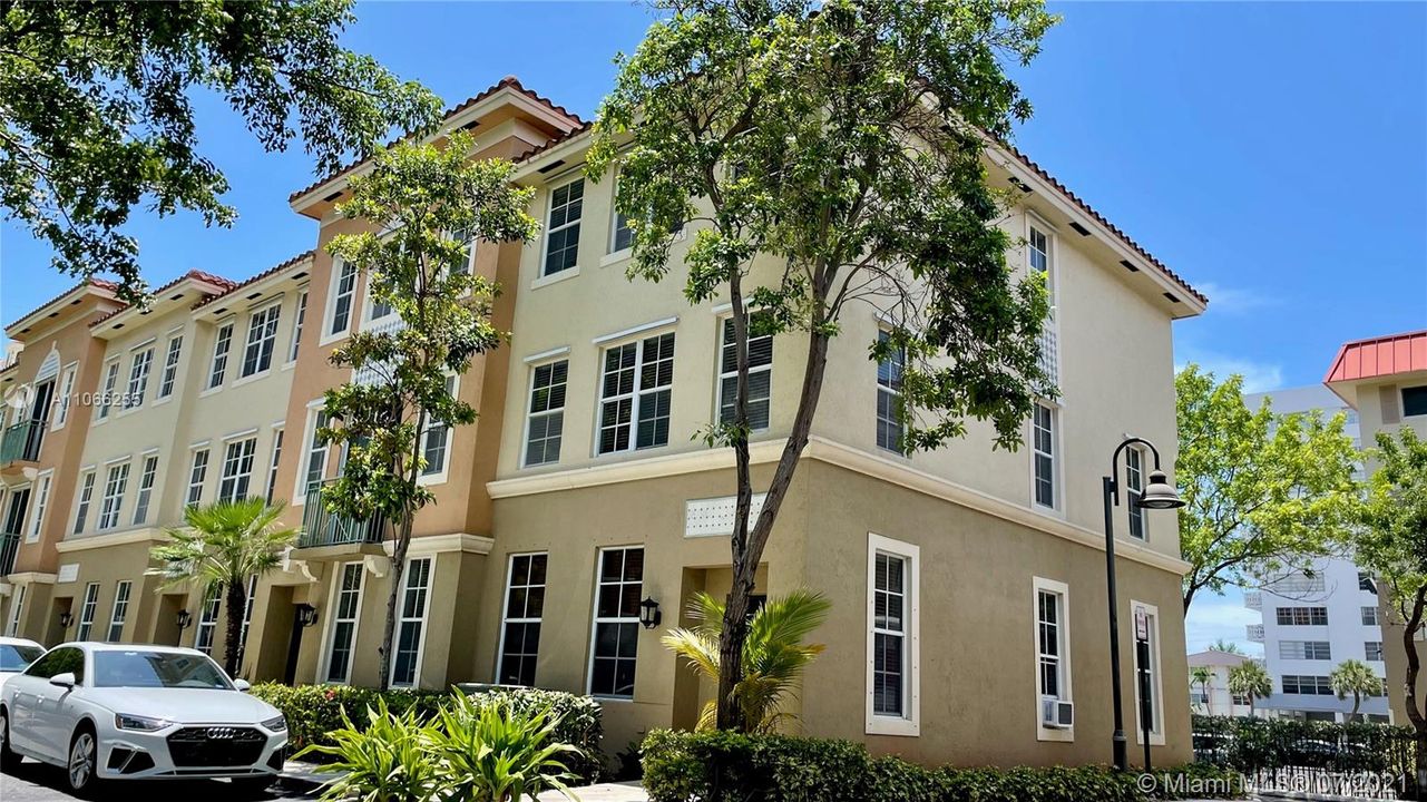 Corner unit 3 story townhome