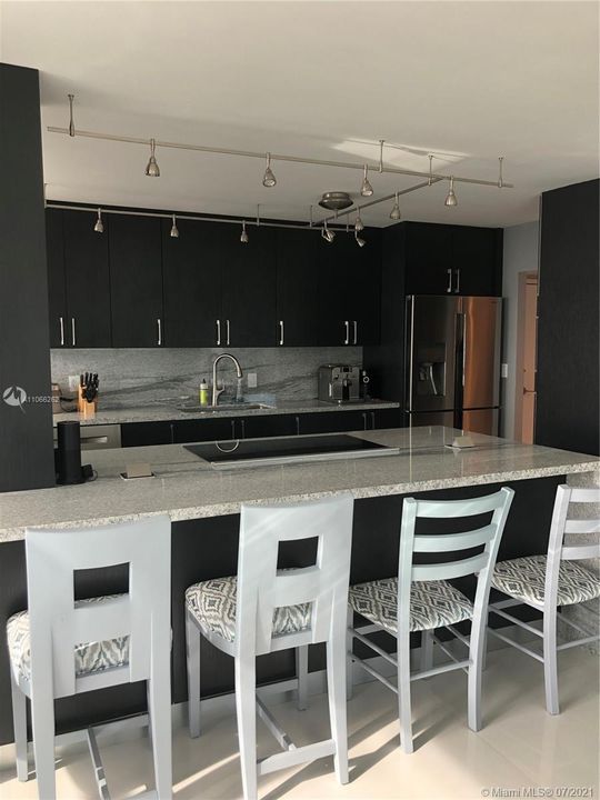 Recently Sold: $829,000 (2 beds, 2 baths, 1768 Square Feet)