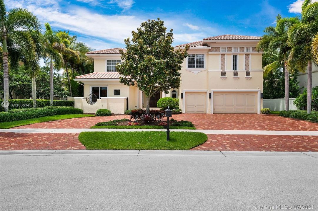 Recently Sold: $2,389,000 (5 beds, 6 baths, 4764 Square Feet)