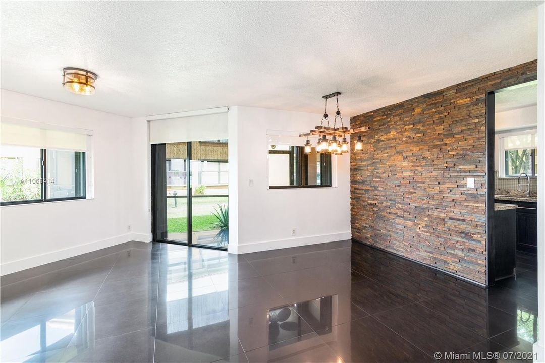 Recently Sold: $280,000 (2 beds, 2 baths, 1090 Square Feet)