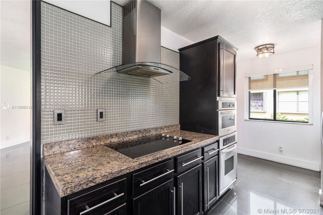 Recently Sold: $280,000 (2 beds, 2 baths, 1090 Square Feet)