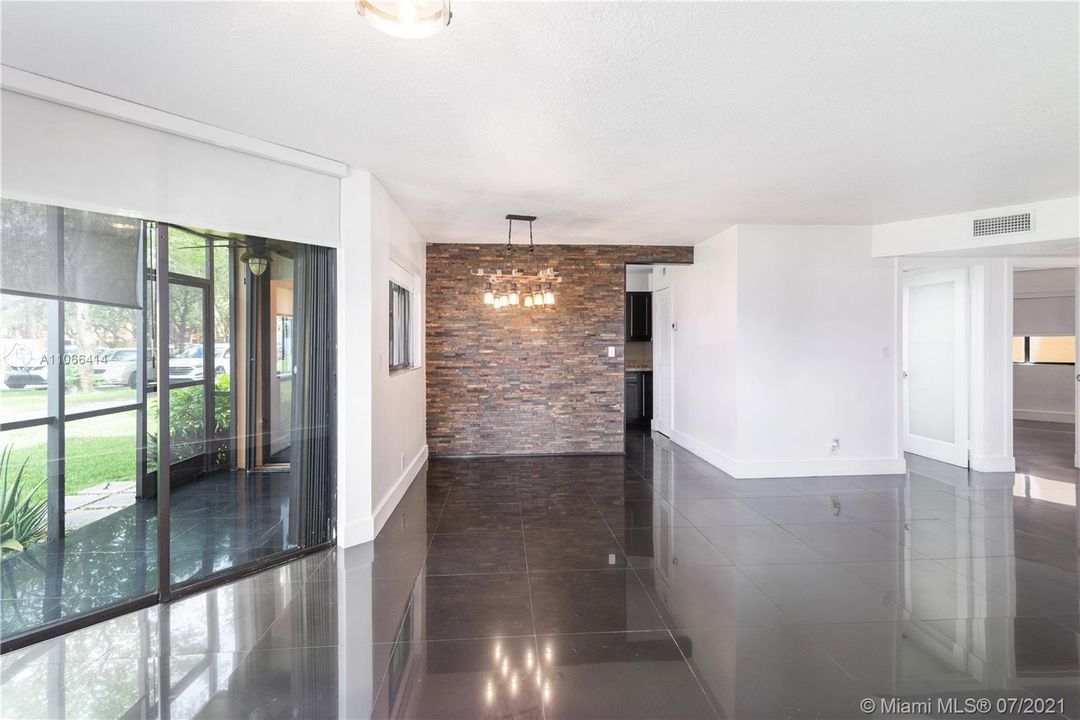 Recently Sold: $280,000 (2 beds, 2 baths, 1090 Square Feet)