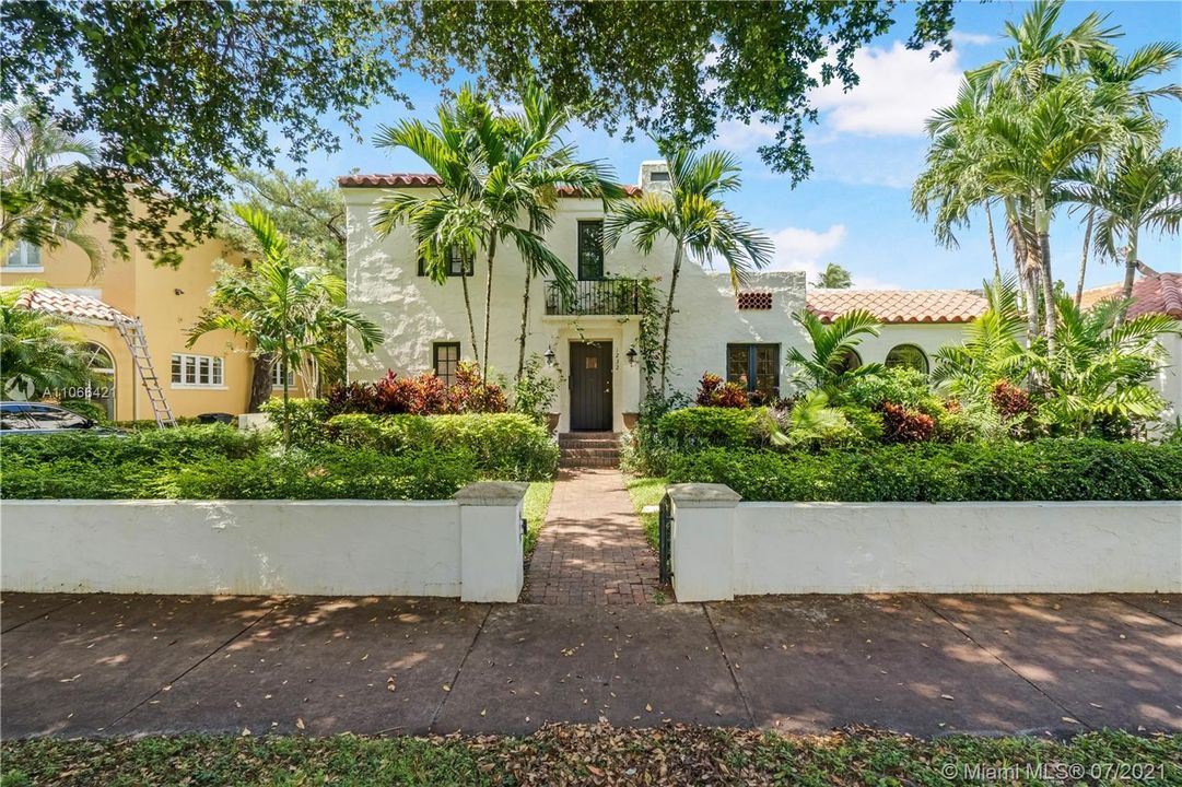 Recently Sold: $1,895,000 (5 beds, 4 baths, 3440 Square Feet)