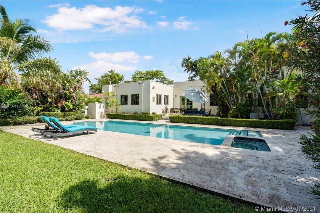 Recently Sold: $1,895,000 (5 beds, 4 baths, 3440 Square Feet)