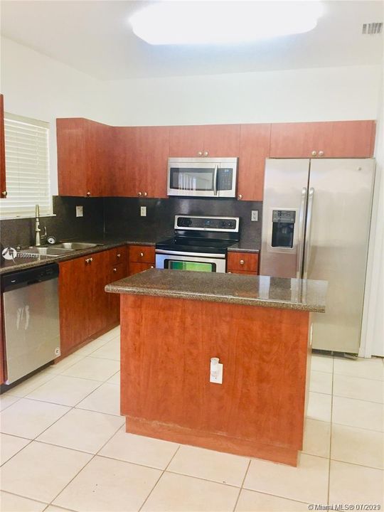 Recently Rented: $1,675 (3 beds, 2 baths, 1518 Square Feet)